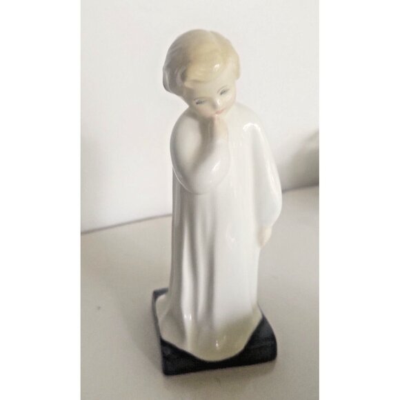 Vintage Royal Doulton Figurine "Darling" 5 1/4" tall H.N. 1985 by Charles Vyse - Picture 4 of 9